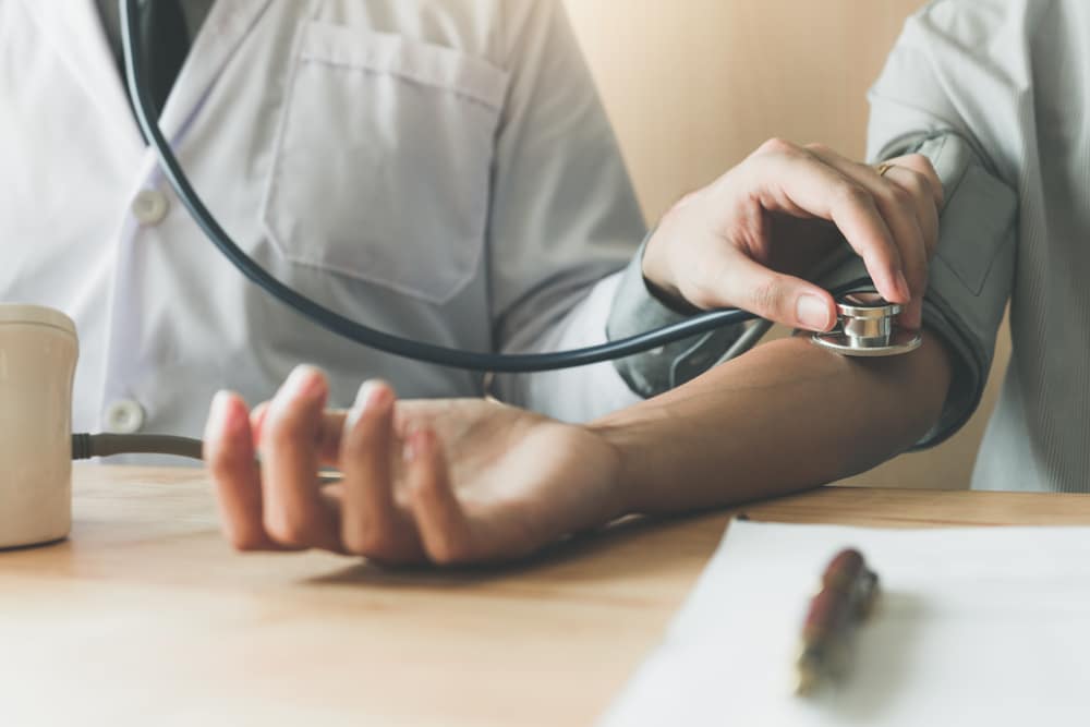 Close,Up,Doctor,Using,Stethoscope,Take,A,Tap,On,The